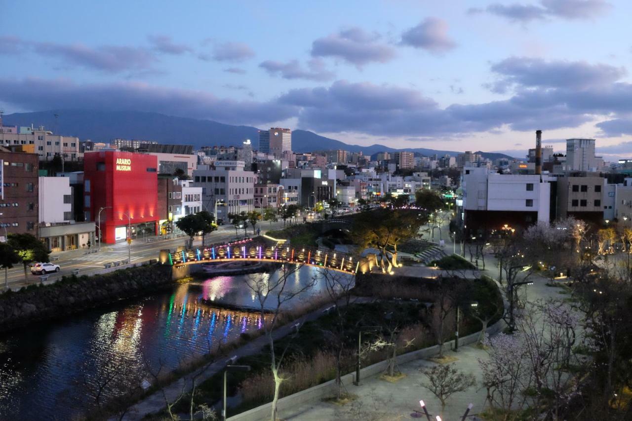 Hotel Bed Radio Dongmoon Jeju Exterior foto